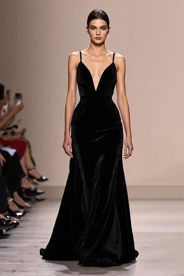 Robe de soirée dos nu à bretelles spaghetti en velours noir